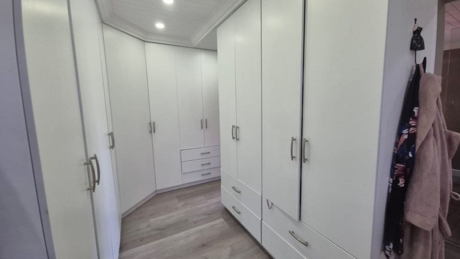 To Let 6 Bedroom Property for Rent in Num Num Cape Estate Western Cape